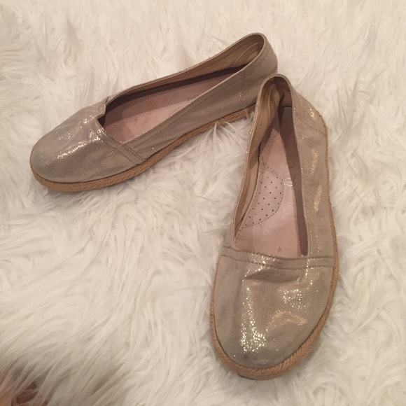 Aldo Goldish Espadrilles. - Picture 1 of 4